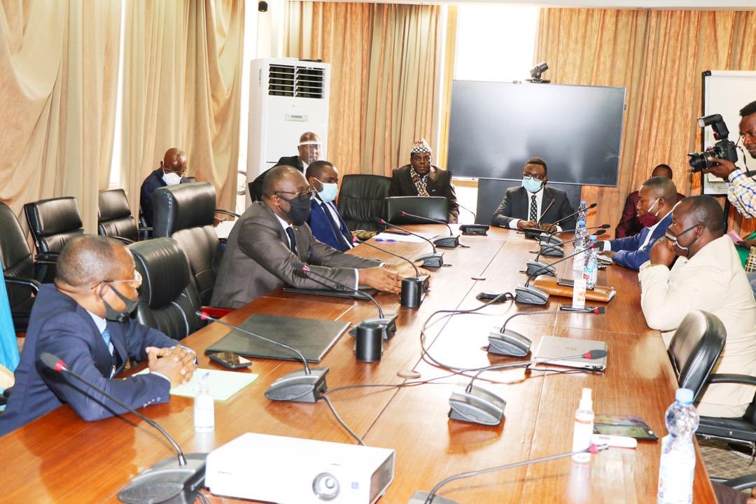 Sele yalaghuli et les députés provinciaux