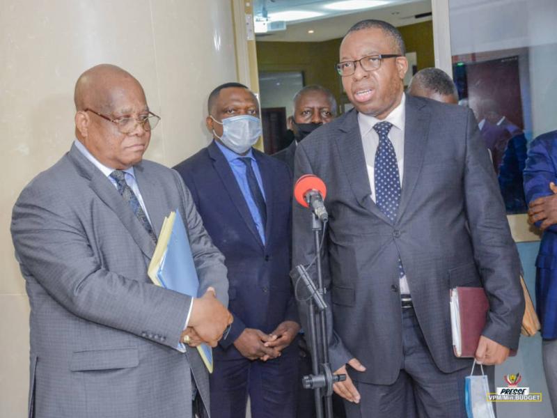 Les Directeurs de la REGIDESO et la SNEL