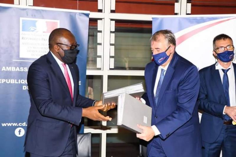 Sele Yaghuli et l'ambassadeur de la France